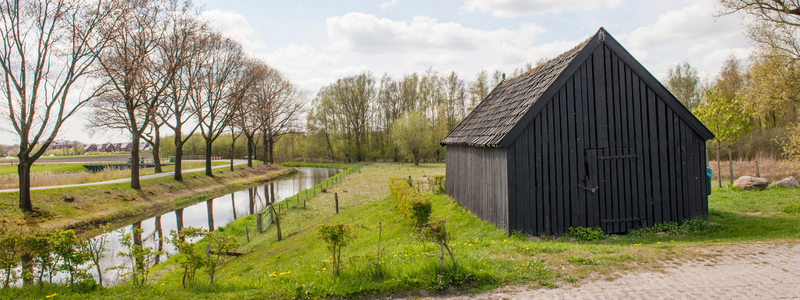 Houten schuur zwart beitsen of verven - Top 3 verf